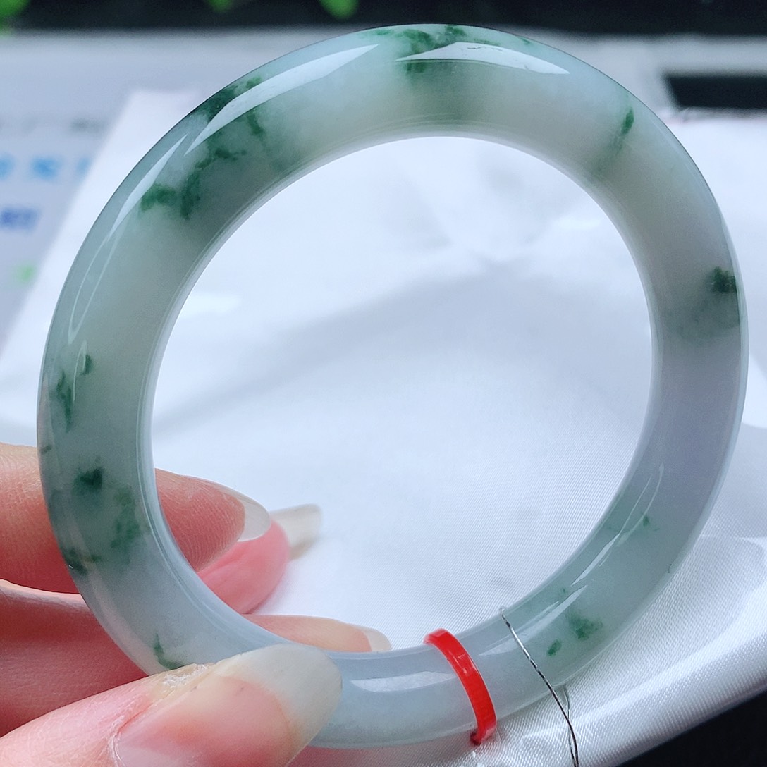 翡翠手镯未镶嵌56圆