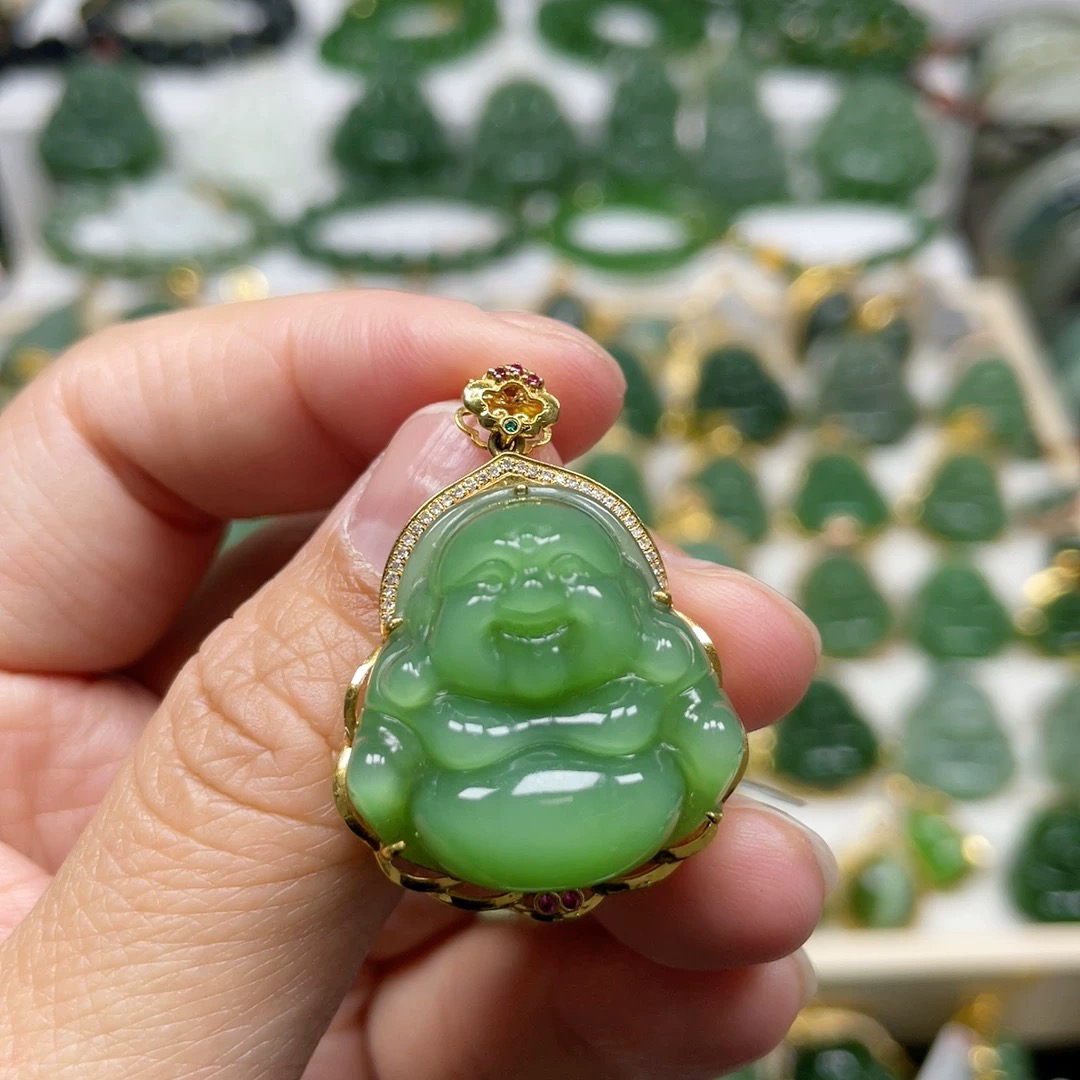 18k钻石碧玉冰底翠绿佛公吊坠25mm