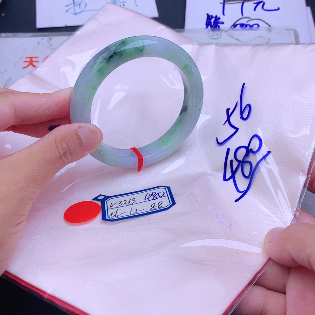 翡翠手镯未镶嵌翡翠