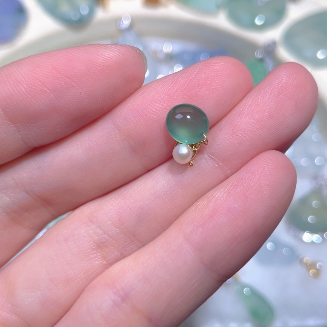 翡翠18K金镶嵌颈饰翡翠