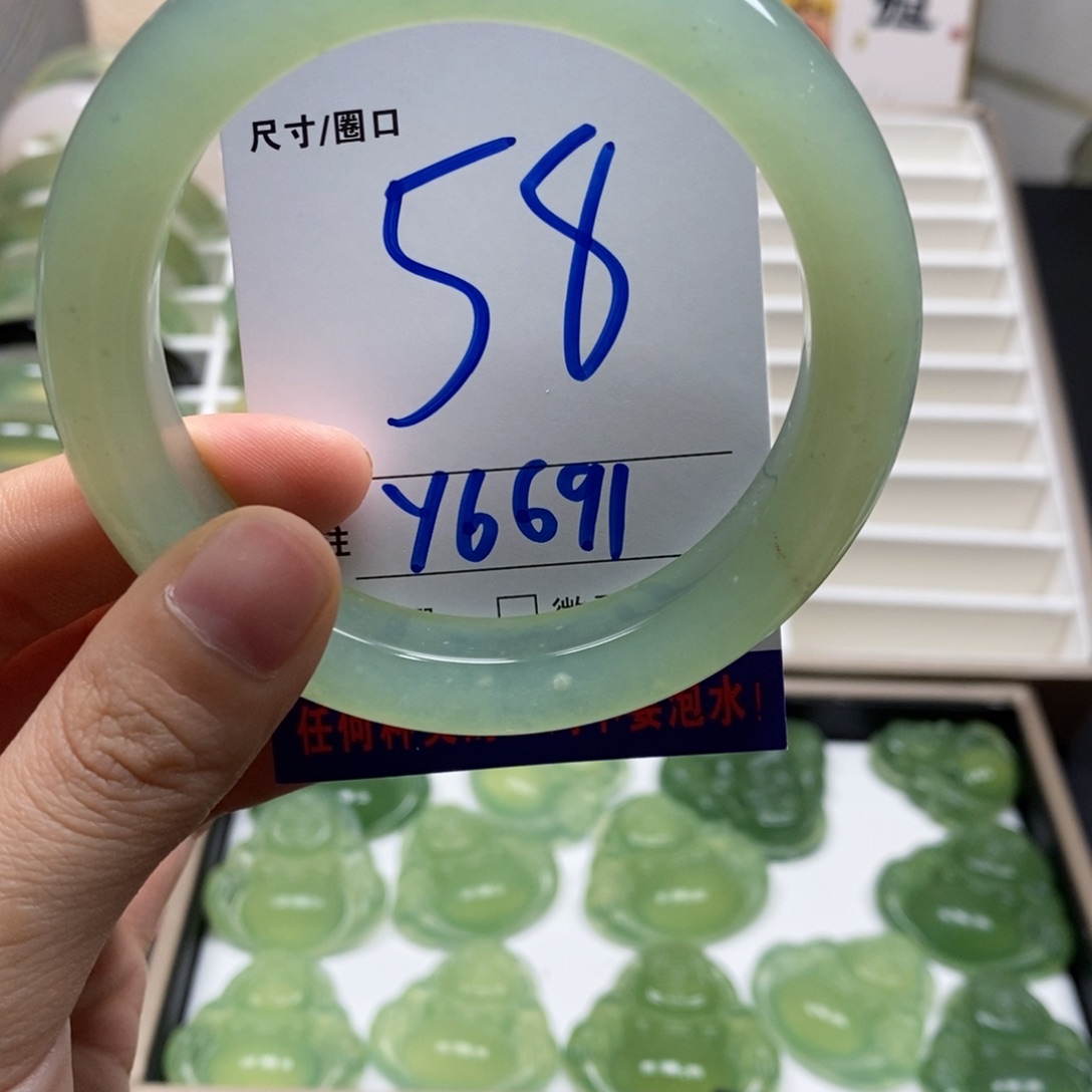 蛇纹石玉手镯未镶嵌