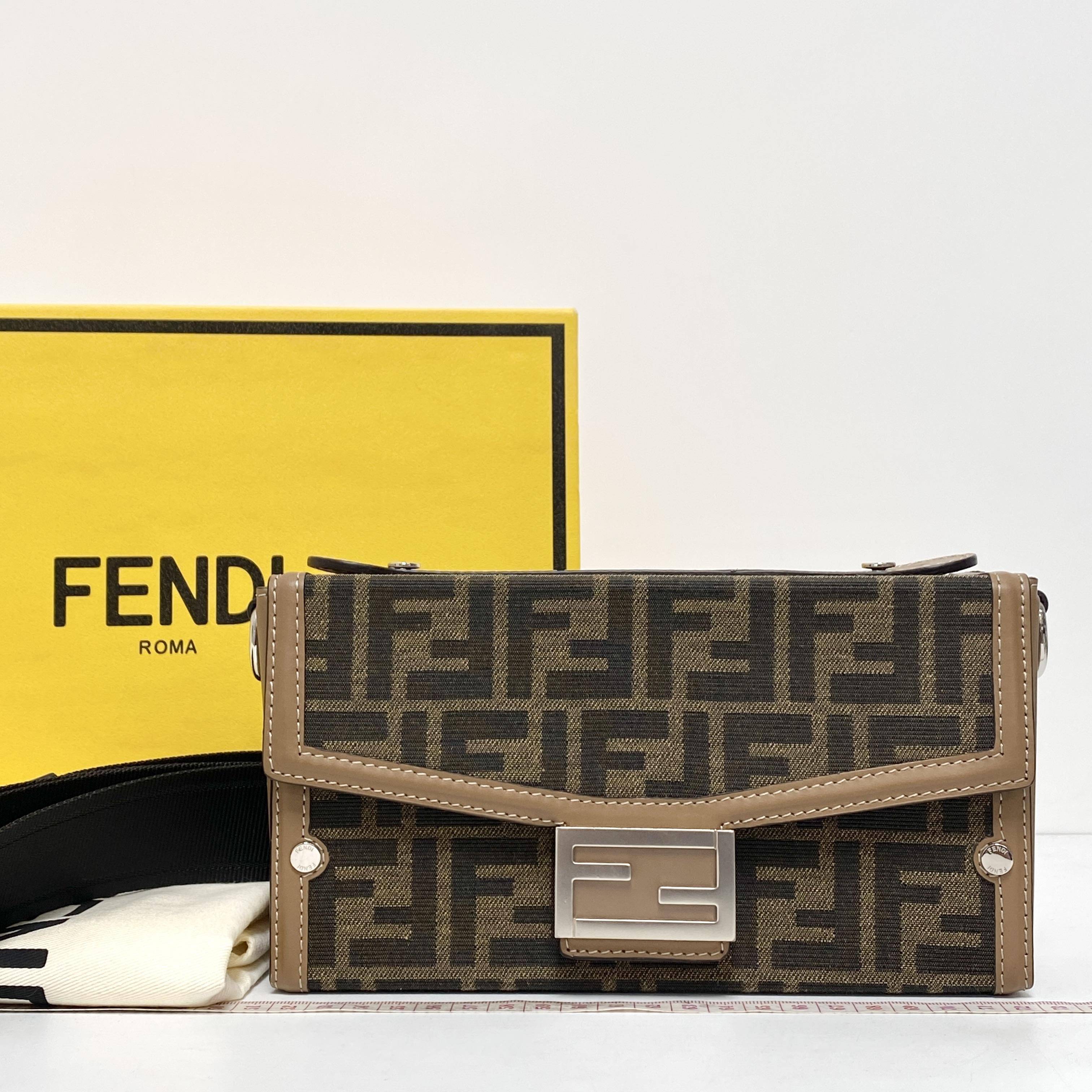 胖虎安安/芬迪/95新/公价0/箱包/斜挎包/312502090059