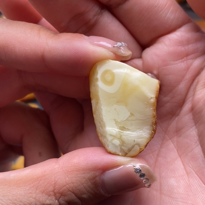 定制琥珀未镶嵌蜜蜡