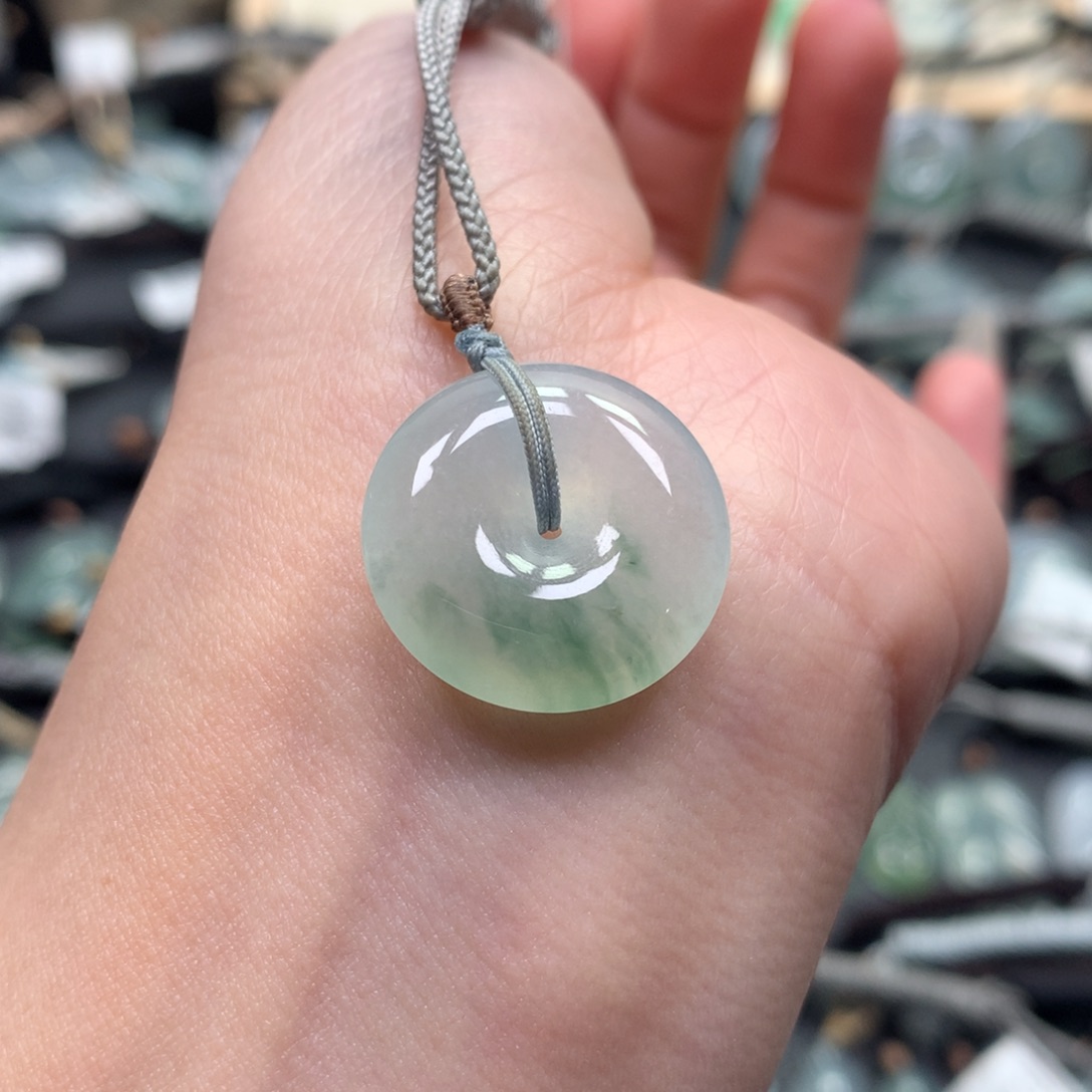 翡翠颈饰未镶嵌扣子