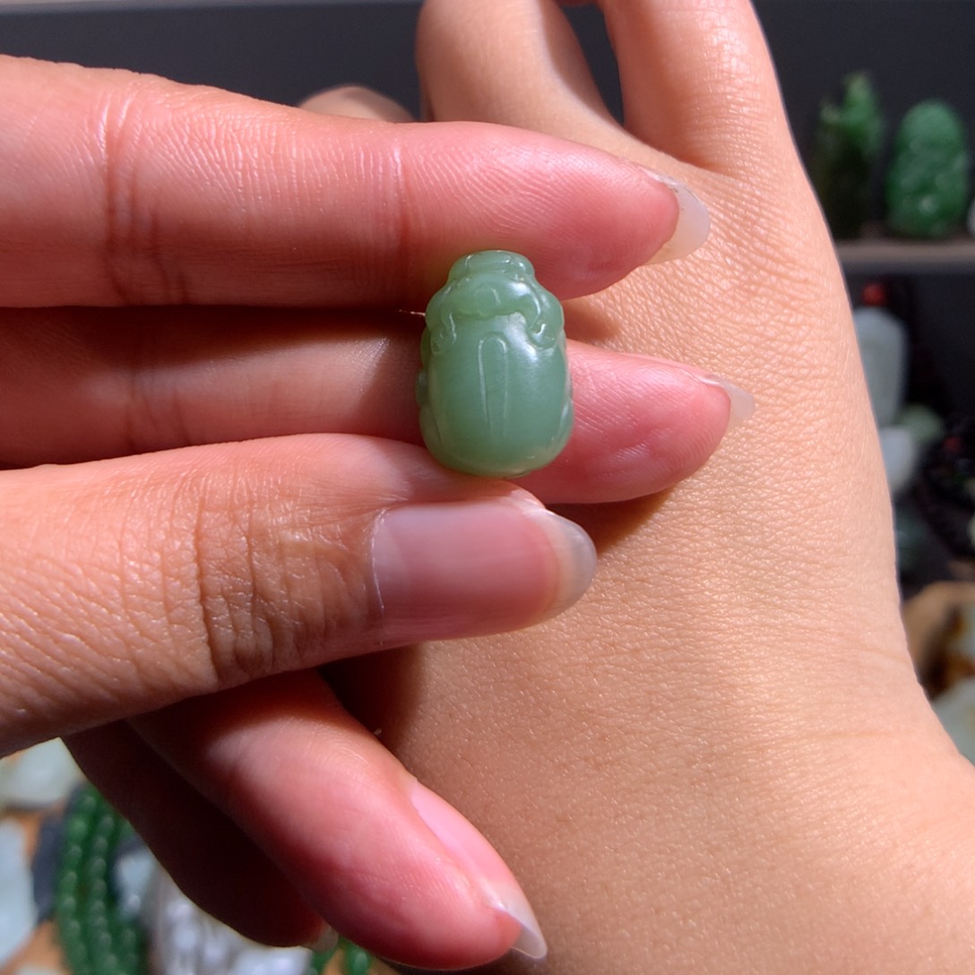 和田玉颈饰未镶嵌威***龙