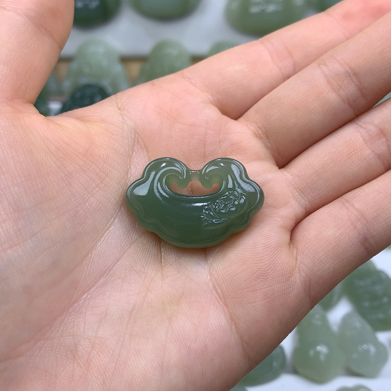 【闪购商品】颈饰未镶嵌和田玉