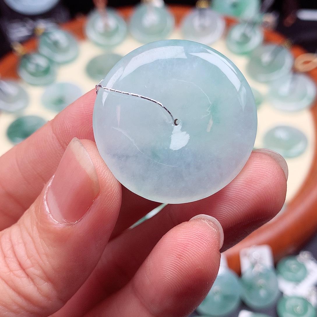 翡翠颈饰未镶嵌平安扣