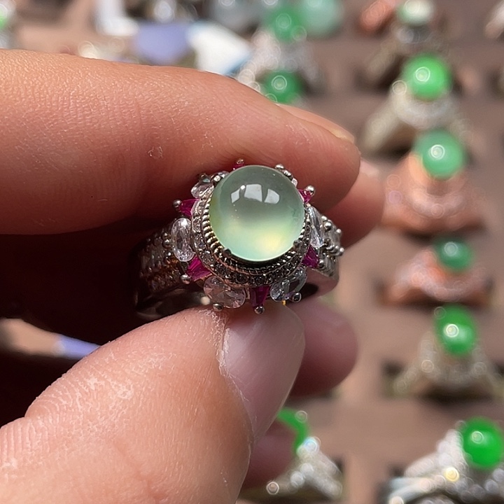 翡翠裸石冰晴起光蛋面铜托