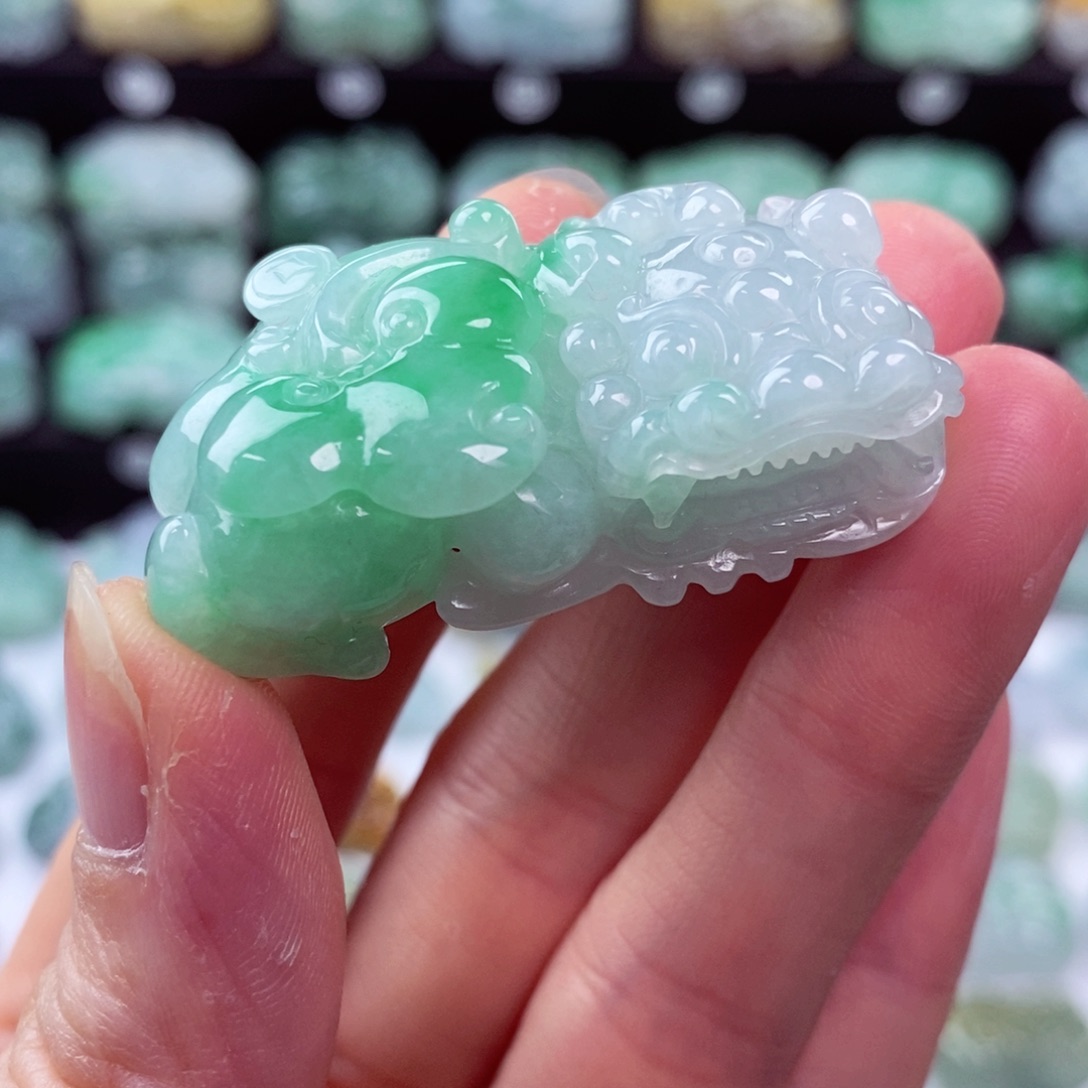 翡翠颈饰未镶嵌天然