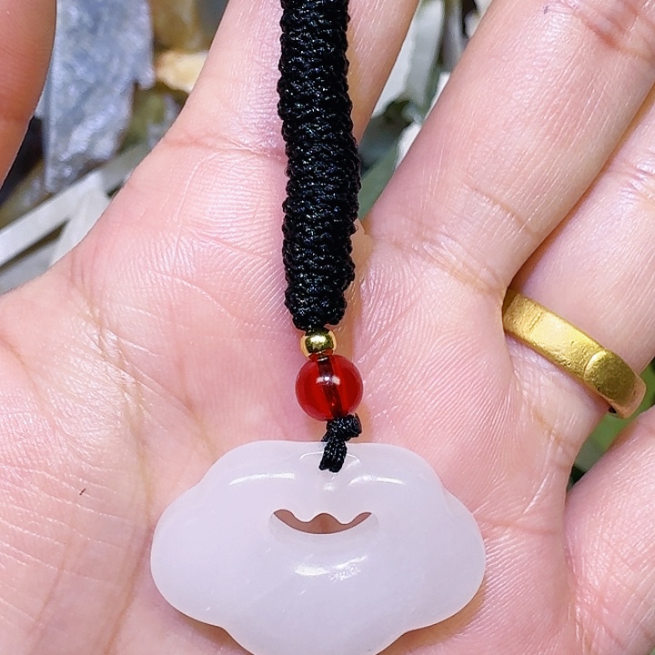 透闪石质玉未镶嵌珠宝奇石