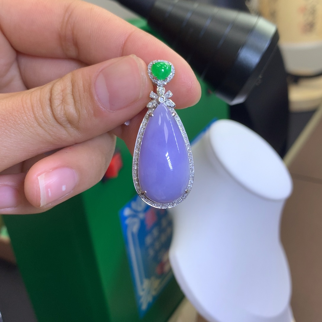 翡翠颈饰18K金镶嵌翡翠