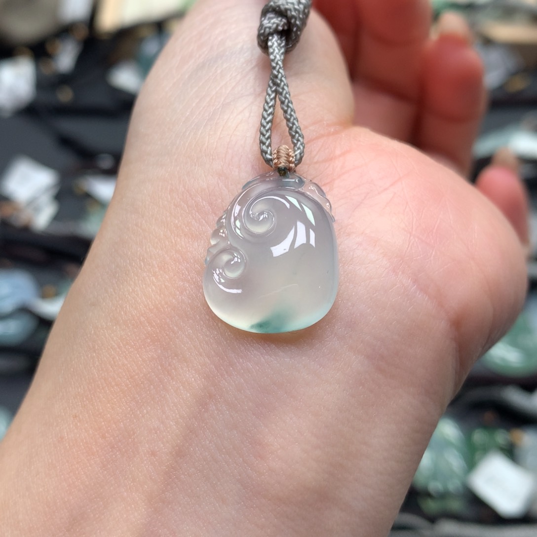 翡翠颈饰未镶嵌如意