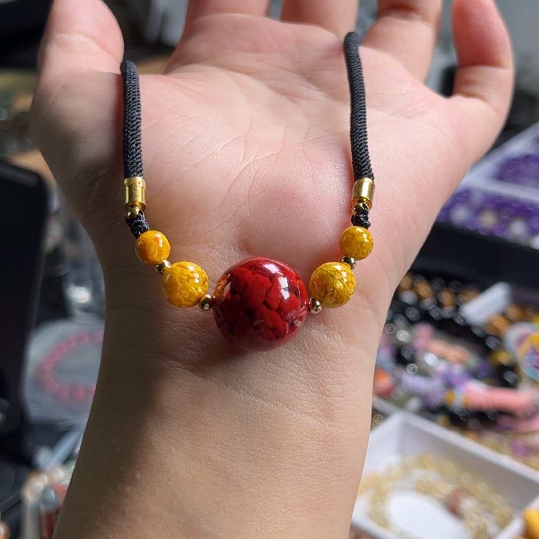 水晶手串未镶嵌不**亮朱砂吊坠