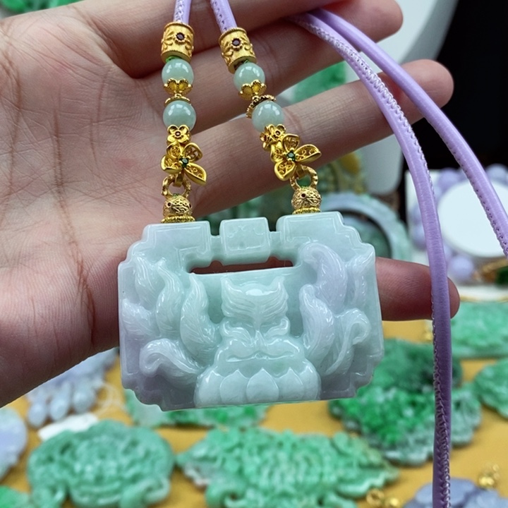 翡翠颈饰未镶嵌翡翠吊坠