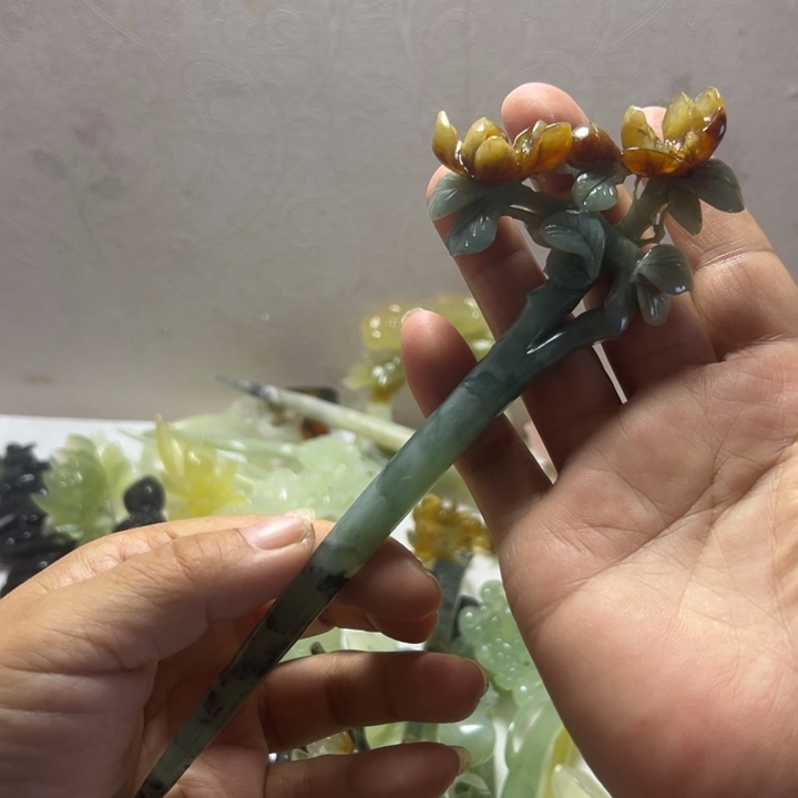 子***砂未镶嵌蛇纹石玉发饰