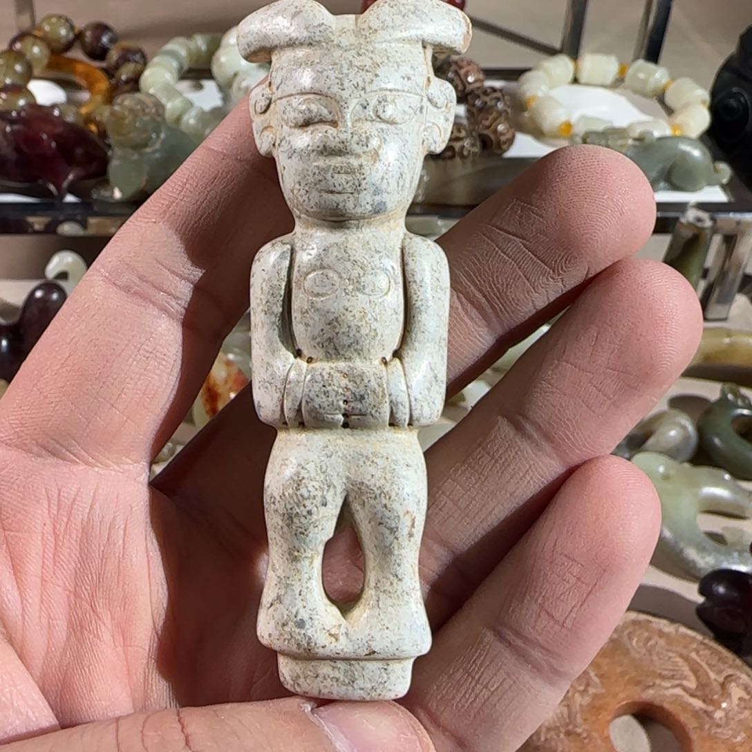 蛇纹石玉颈饰未镶嵌