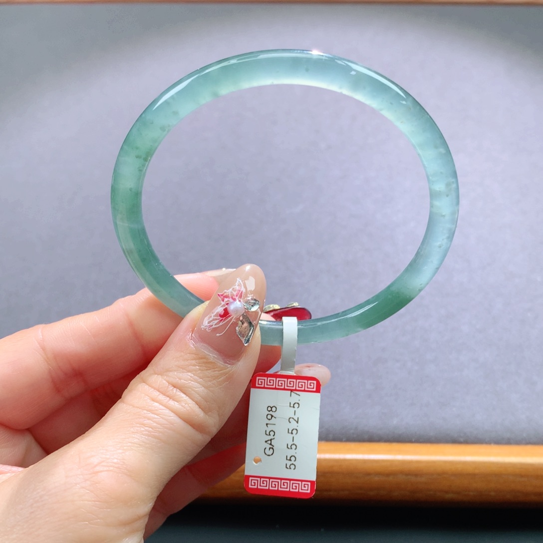 翡翠手镯未镶嵌天然翡翠手镯叮当镯