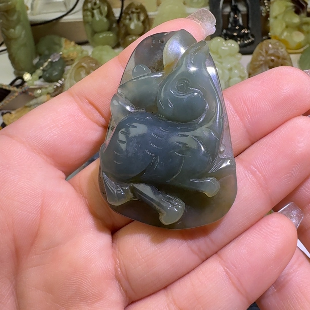 蛇纹石玉未镶嵌颈饰