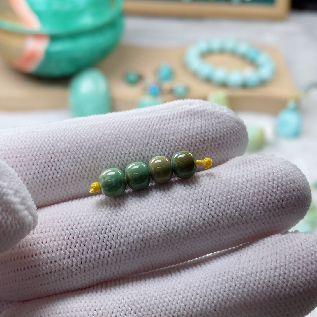 绿松石颈饰未镶嵌