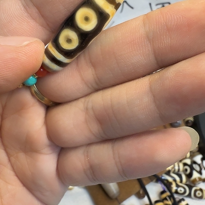 黄***座玛瑙/玉髓颈饰合金