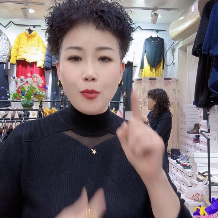 黑色丝光羊毛打底