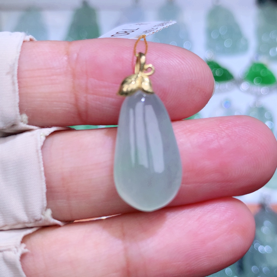 翡翠18K金镶嵌颈饰福瓜