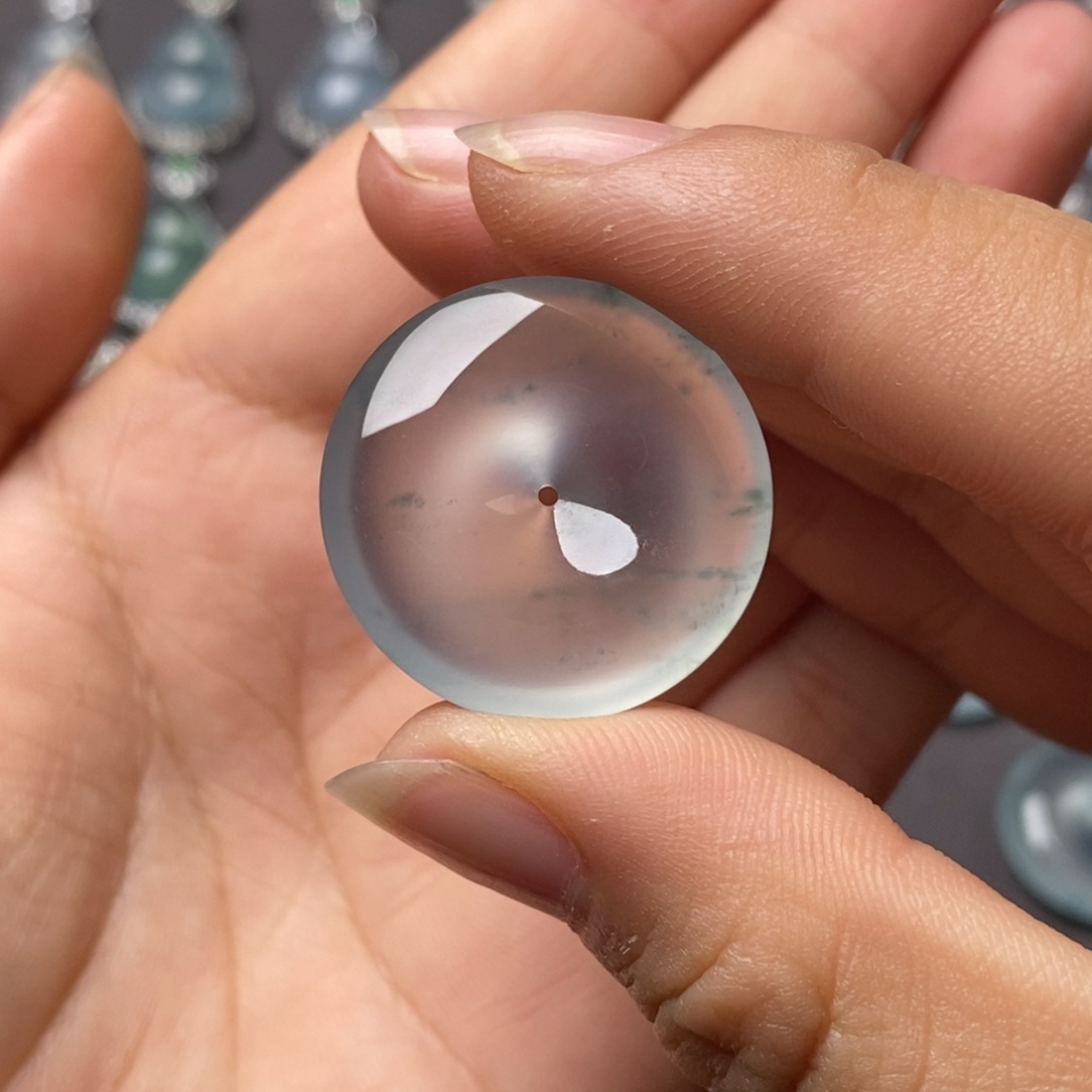 翡翠未镶嵌颈饰玻璃种白底飘绿花起钢清透平安扣25.2-5