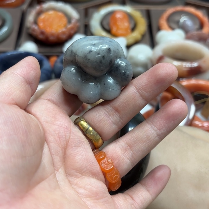 画***亮石英岩玉合金颈饰