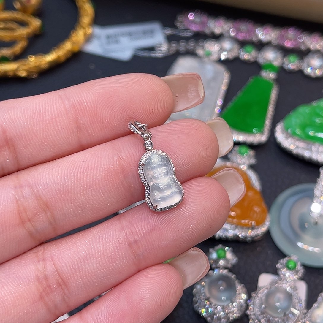 翡翠18K金镶嵌颈饰宝宝佛
