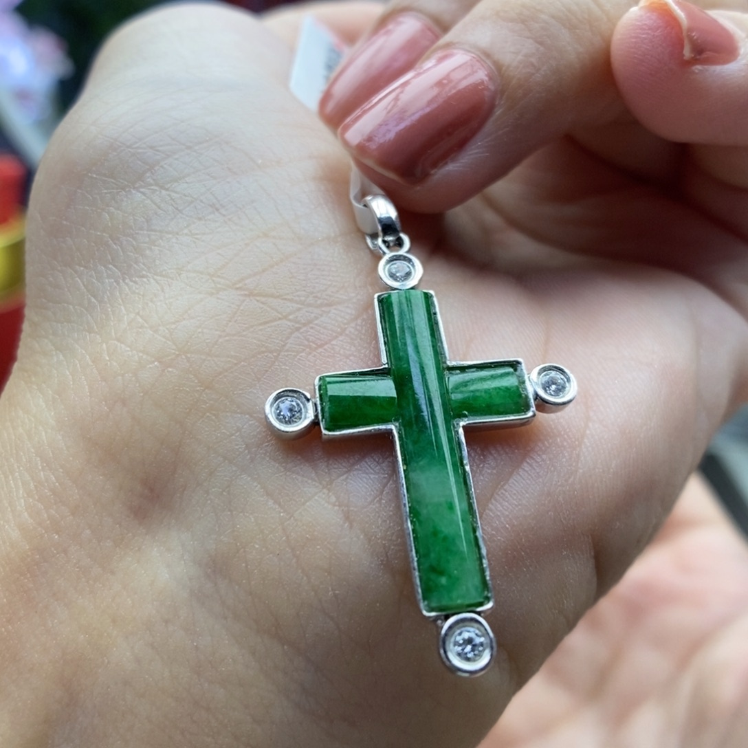 翡翠18K金镶嵌颈饰吊坠47