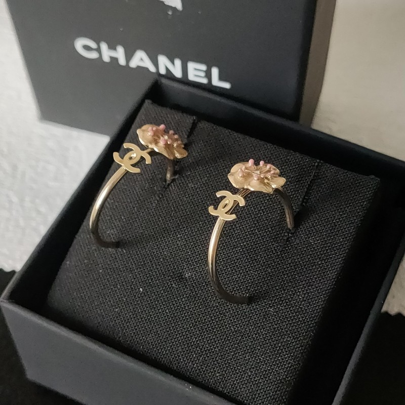 95新 Chanel/香奈儿 Azul - 13C 粉色珐琅彩花朵双C耳环53150