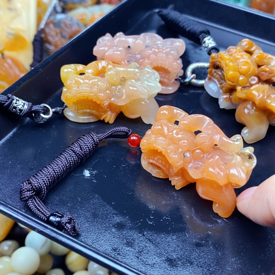 石英质玉未镶嵌颈饰