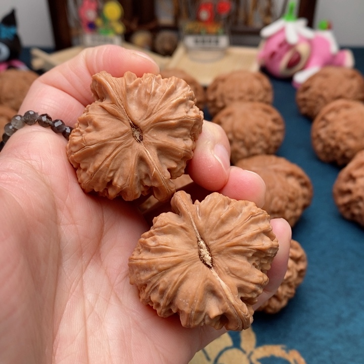 文玩核桃把件三角白38