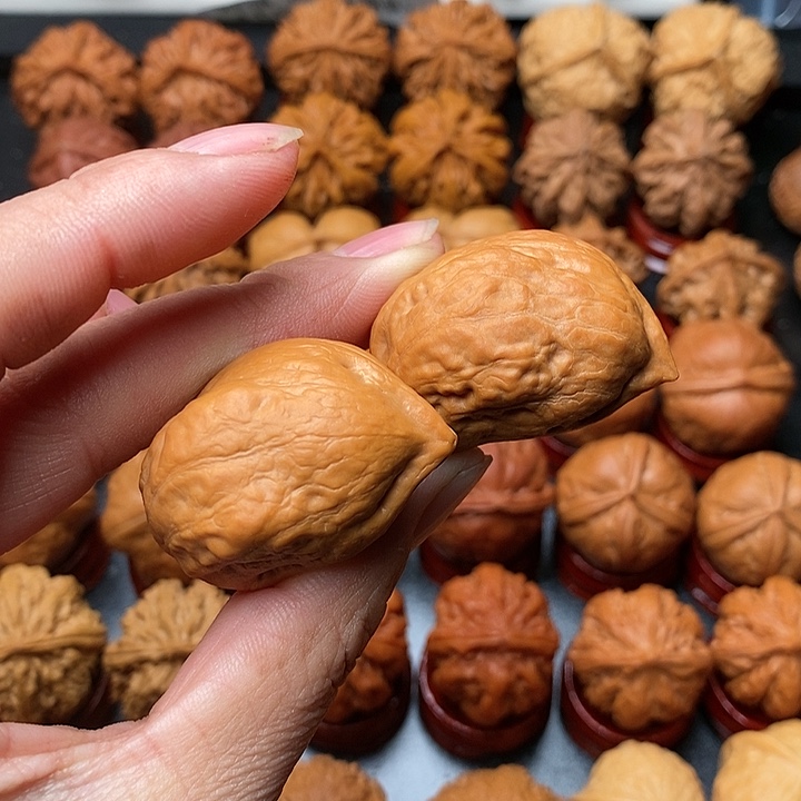 文玩核桃吊坠鹦鹉