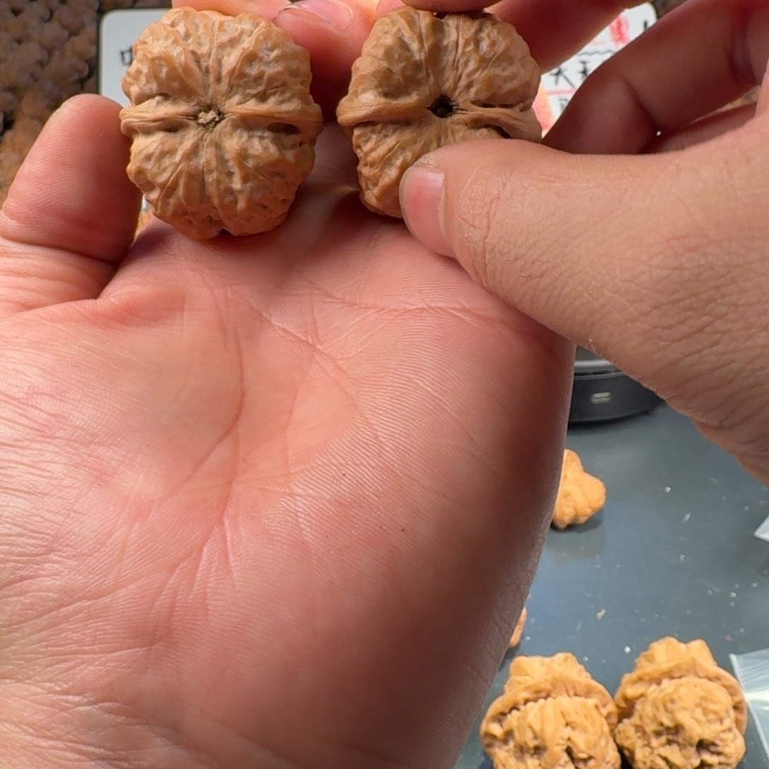 P***、文玩核桃吊坠蛤蟆的眼睛是真的好看啊我的天啊