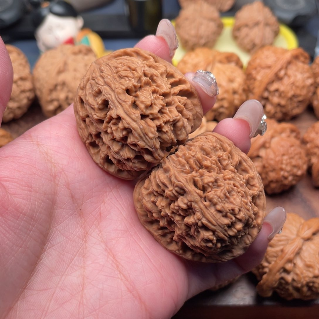 文玩核桃把件全品，逐鹿粗棱炮弹南疆41，同克重，无克差