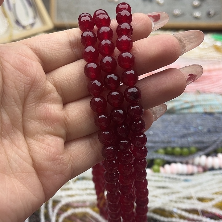 玛瑙/玉髓珠宝半成品未镶嵌一条8mm左右红宝刻面珠
