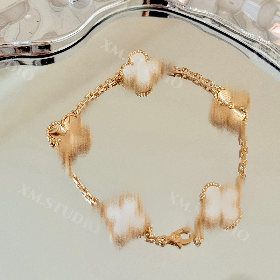 合金手链 顶楼千金镭射白贝四叶草五花手链