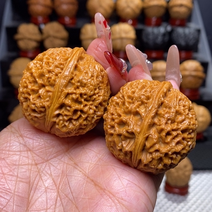 文玩核桃把件激**湃傲雪12号