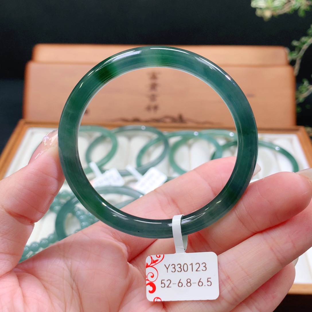 翡翠手镯未镶嵌天然