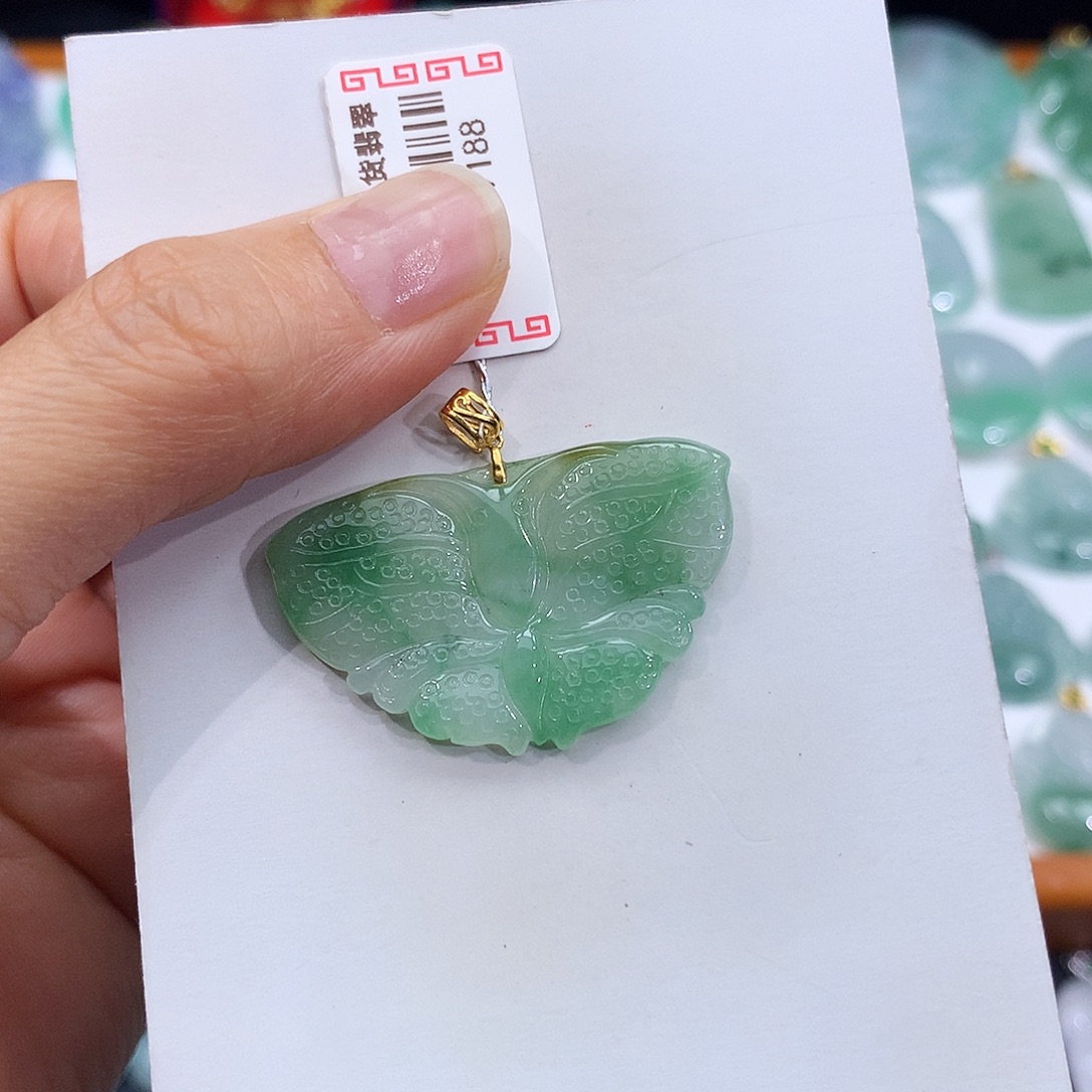 翡翠18K金镶嵌颈饰翡翠吊坠