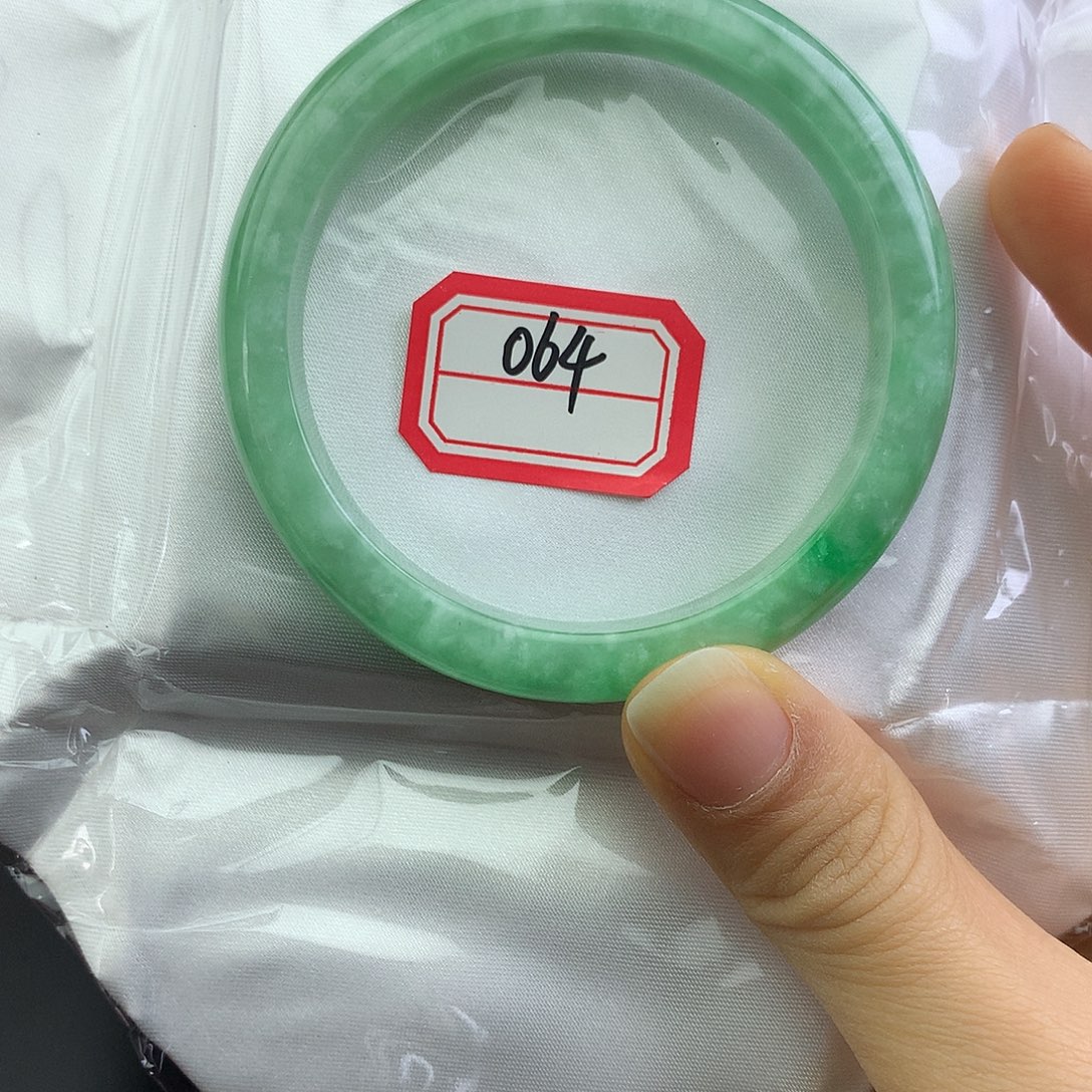 翡翠未镶嵌手镯064