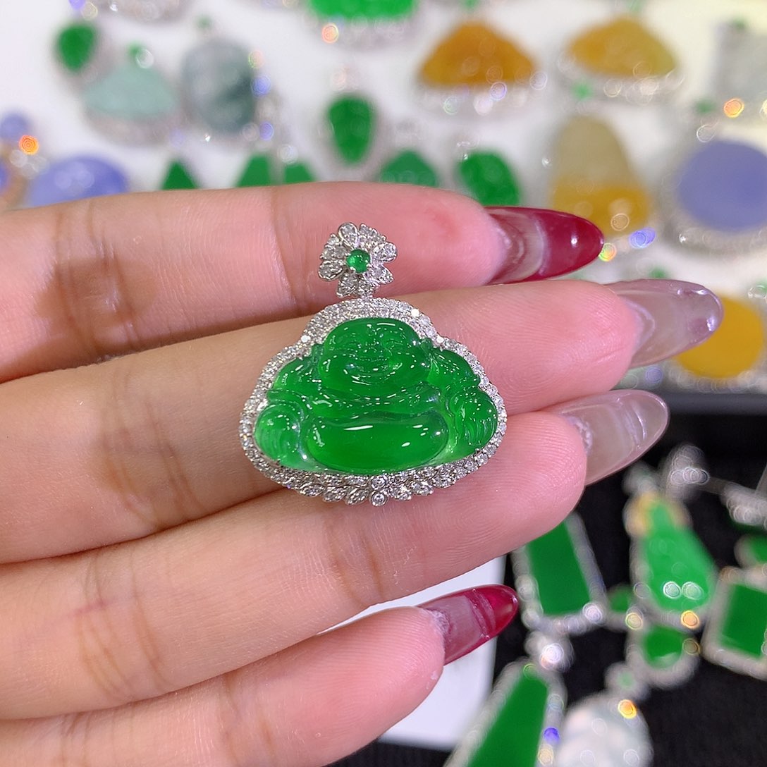 翡翠18K金镶嵌颈饰111111111