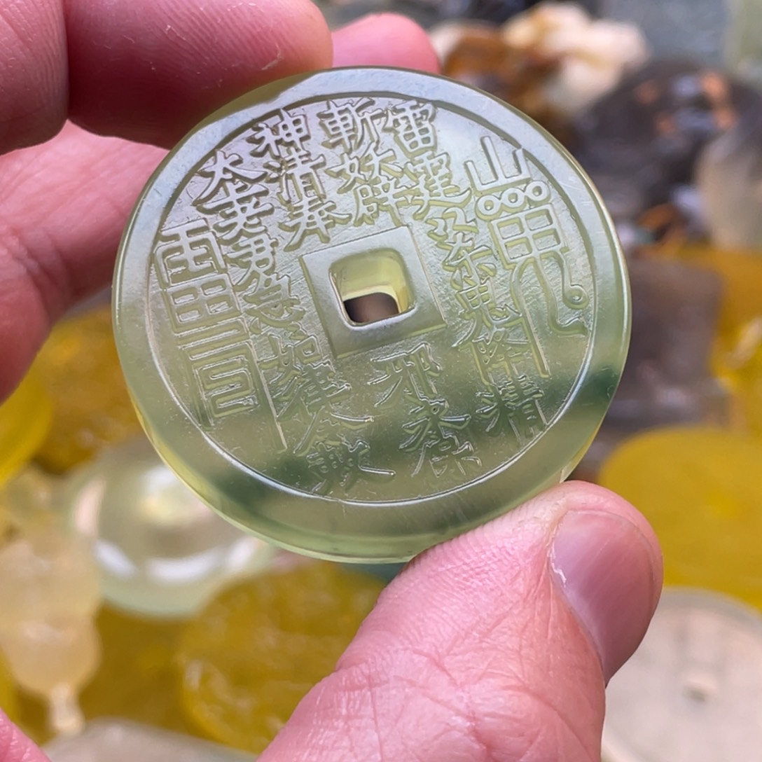 难***涂蛇纹石玉未镶嵌颈饰