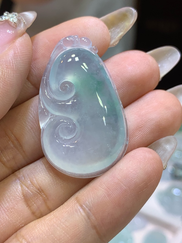 缅甸天然翡翠A货，冰种绿如意，品相出众，无纹裂，饱满裸戴都很合适