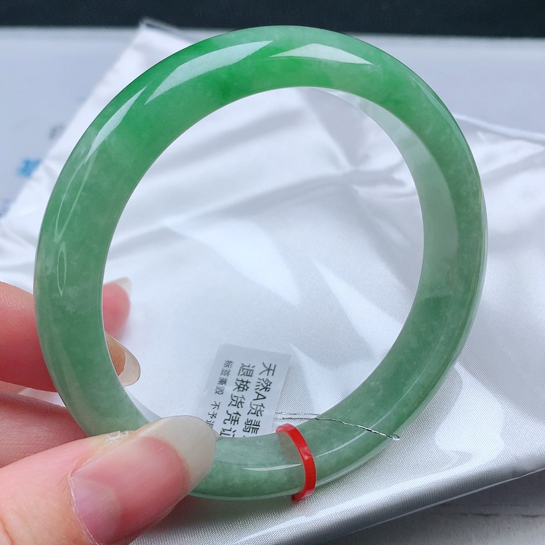 翡翠手镯未镶嵌62圈