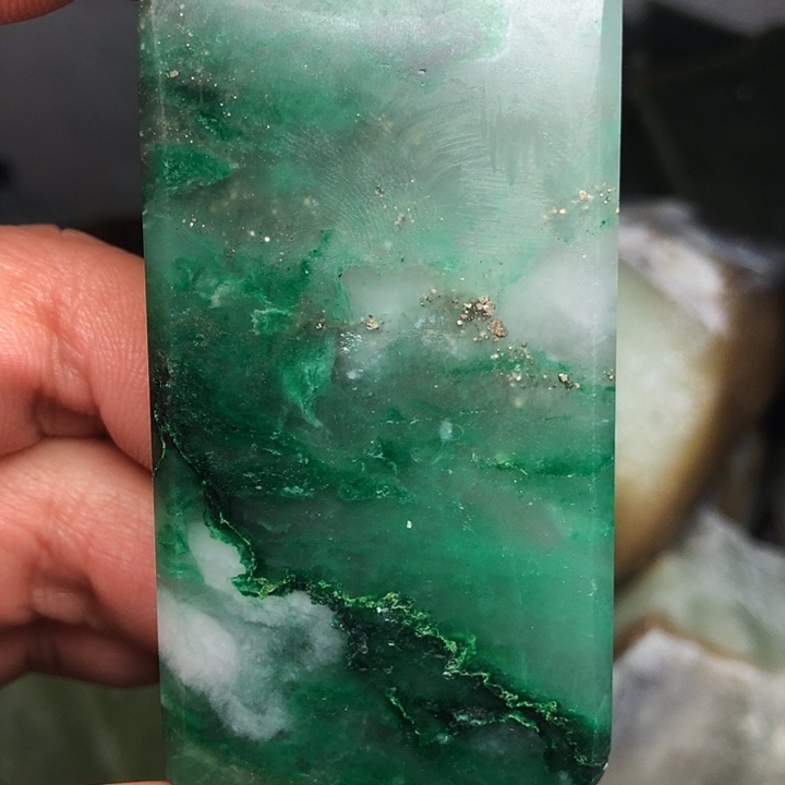 石英质玉颈饰合金