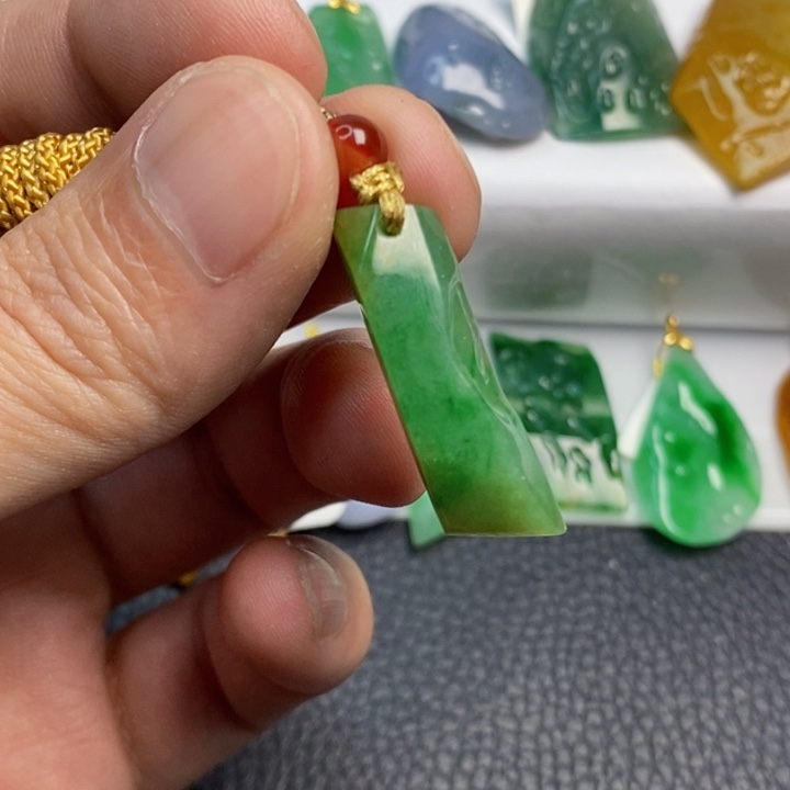 翡翠未镶嵌颈饰翡翠A货未镶嵌颈饰