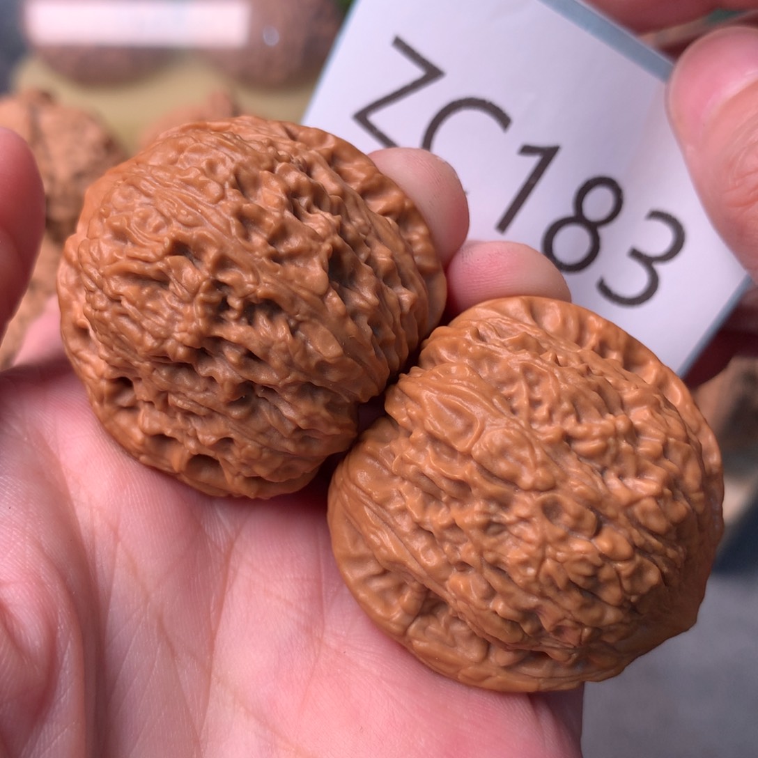 文玩核桃把件平谷绣球38