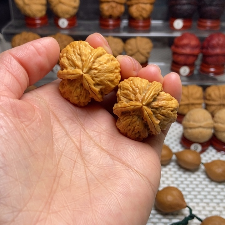 文玩核桃把件宽*60小石斧三棱